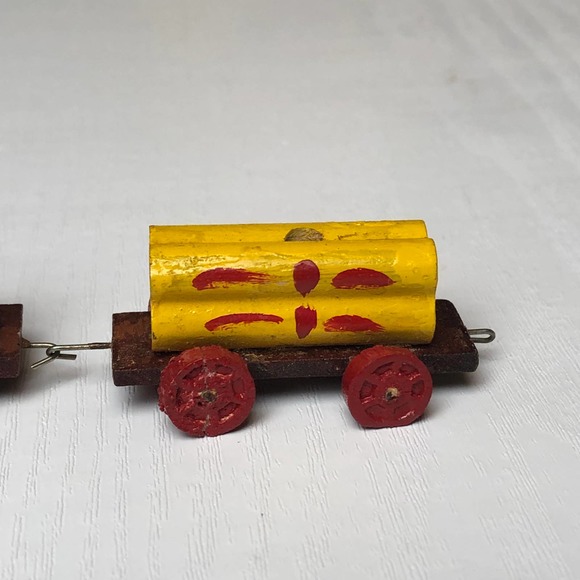 Vintage Miniatures Mini Figures Figurines Peg Man & Painted Taiwan Train Carts - Picture 3 of 10